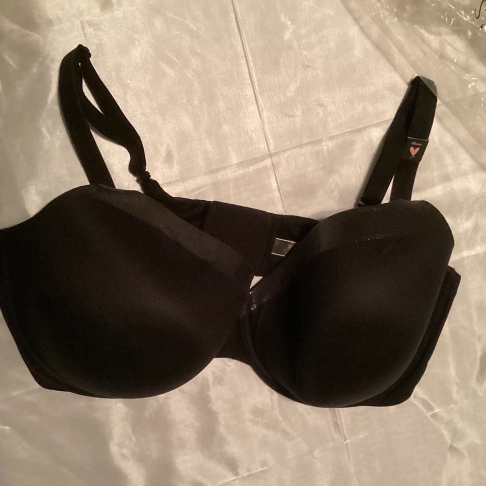 Victoria’s Secret Body by Victoria Perfect Coverage 40DDD Black Bra